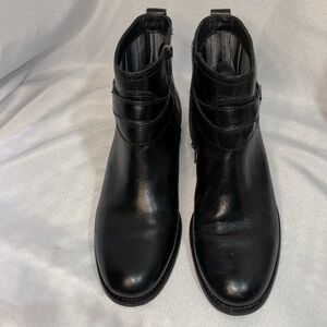 L.L. Bean Women’s Buckle Ankle Boots size 8, Black